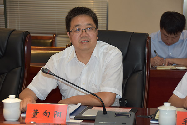 1503909242198075.jpg 4、中鐵十五局集團(tuán)有限公司副總經(jīng)理董向陽(yáng)在簽約儀式上講話.JPG