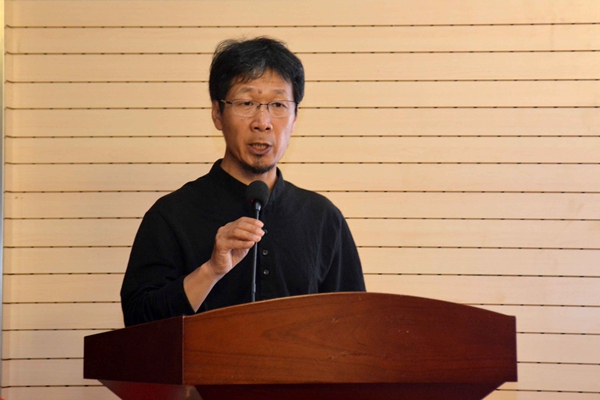 1527063625134112.jpg 3.河南省城鄉(xiāng)規(guī)劃專家委員會規(guī)劃專家、公司副總規(guī)劃師、第二城鄉(xiāng)規(guī)劃設(shè)計(jì)院院長張有才主持論壇.jpg